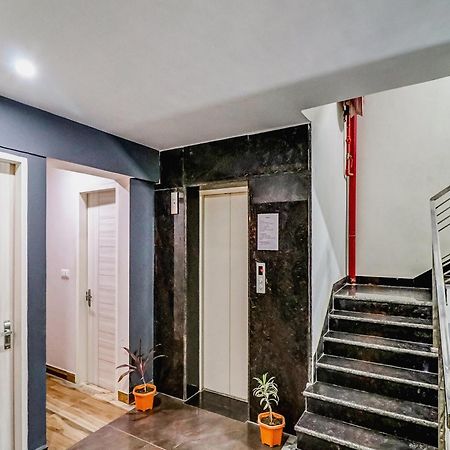Townhouse Skylight Near Medanta Hospital Hotell Gurgaon Exteriör bild