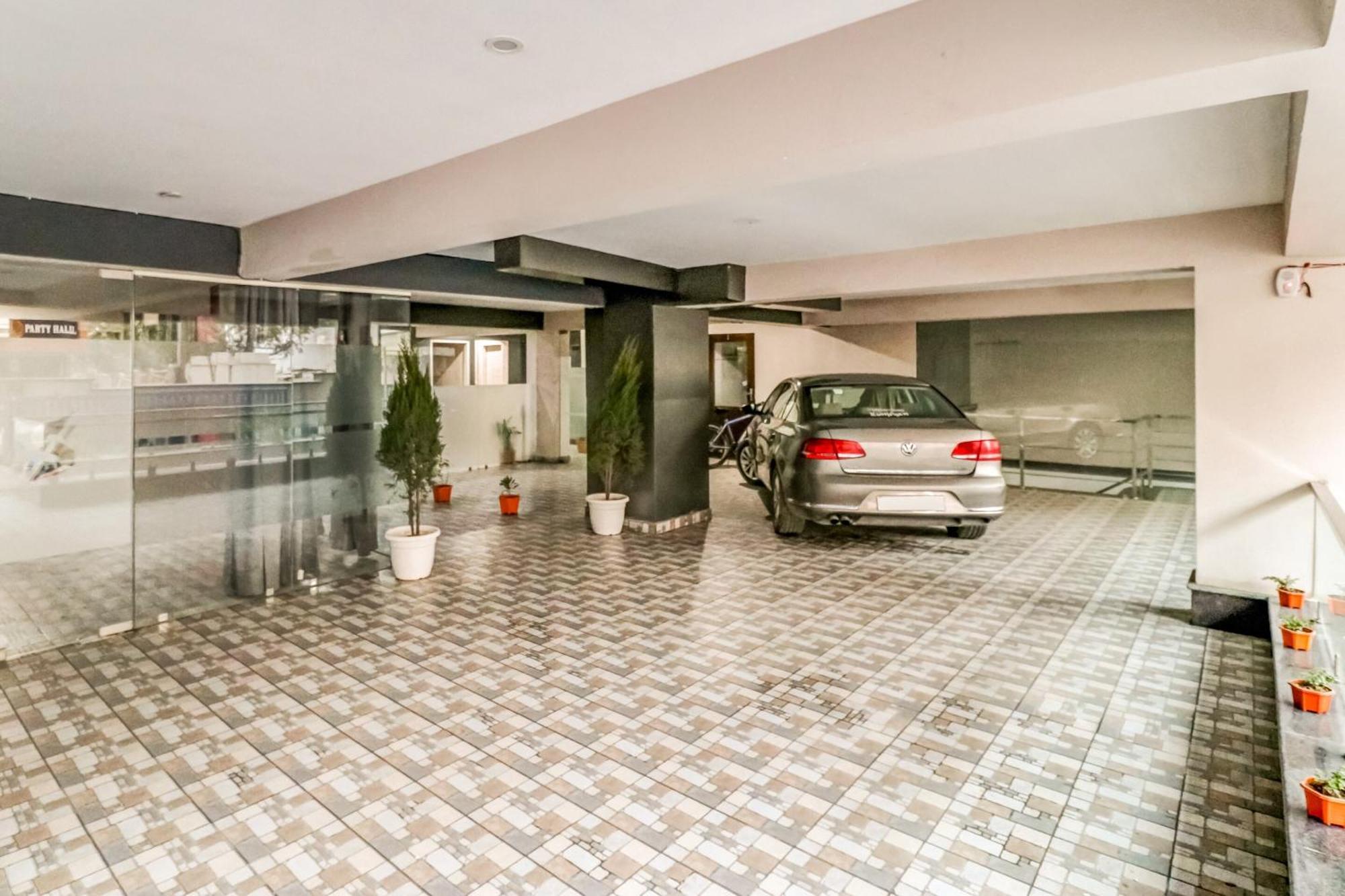 Townhouse Skylight Near Medanta Hospital Hotell Gurgaon Exteriör bild
