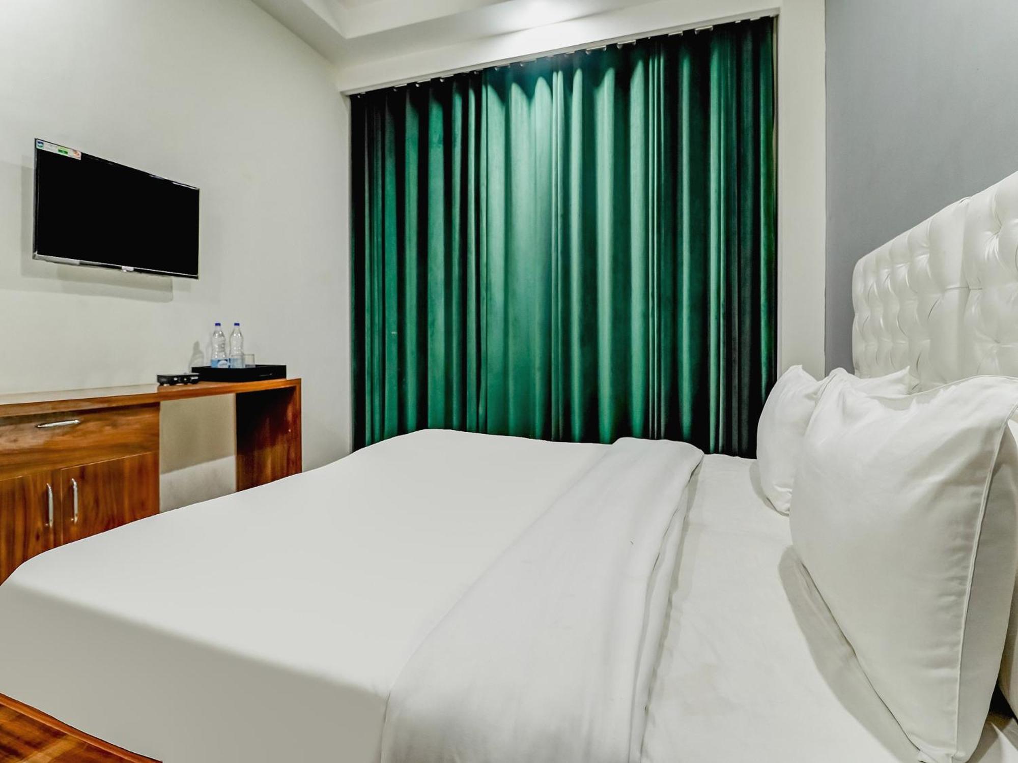 Townhouse Skylight Near Medanta Hospital Hotell Gurgaon Exteriör bild