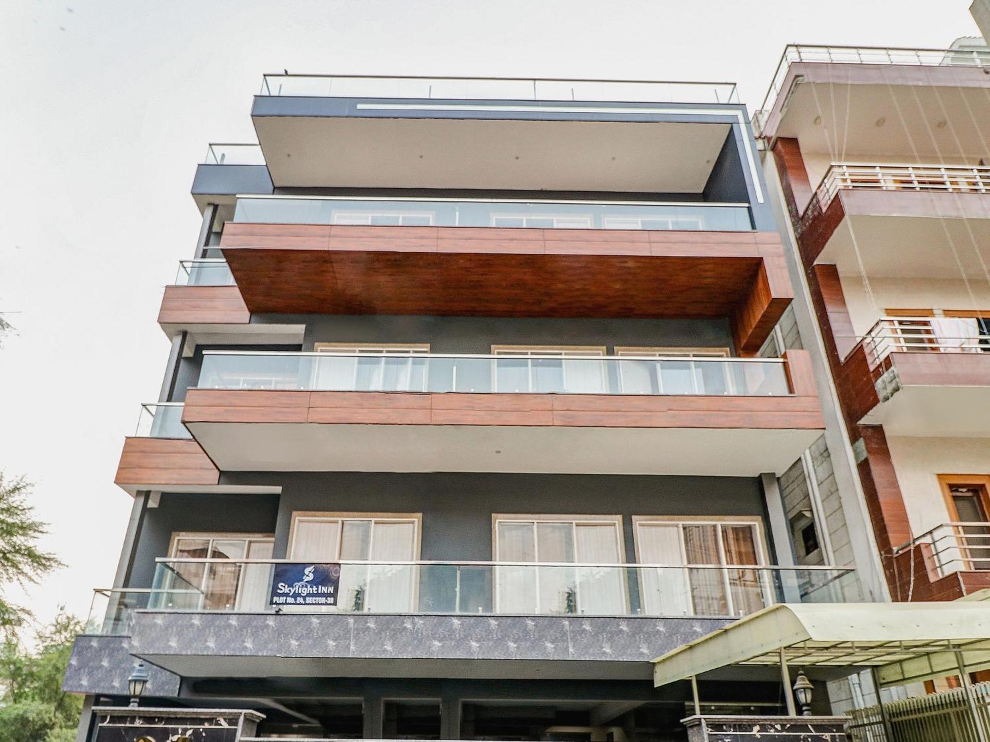 Townhouse Skylight Near Medanta Hospital Hotell Gurgaon Exteriör bild