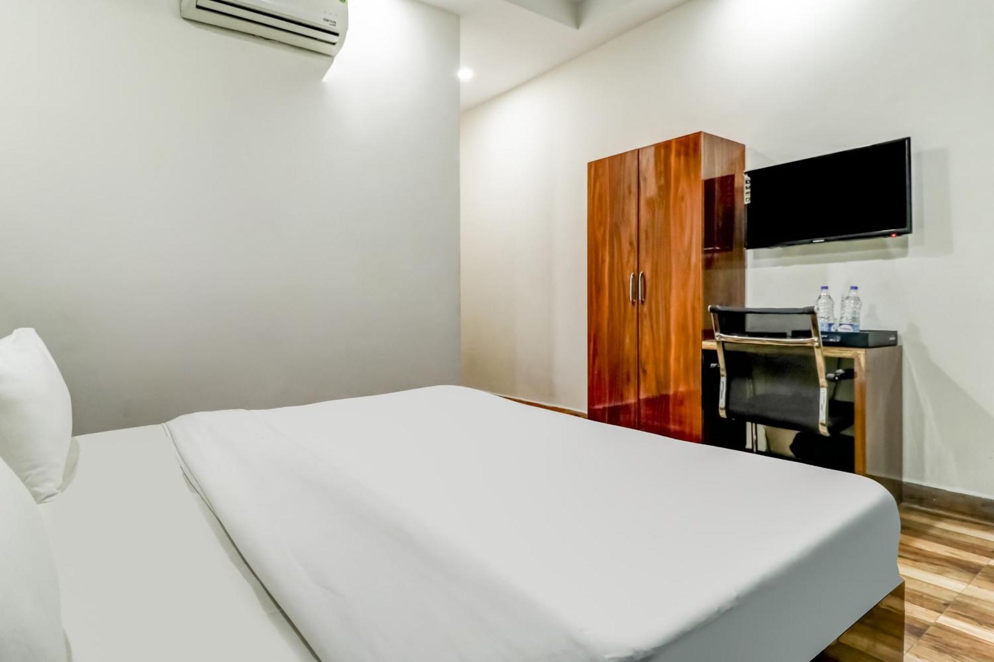 Townhouse Skylight Near Medanta Hospital Hotell Gurgaon Exteriör bild