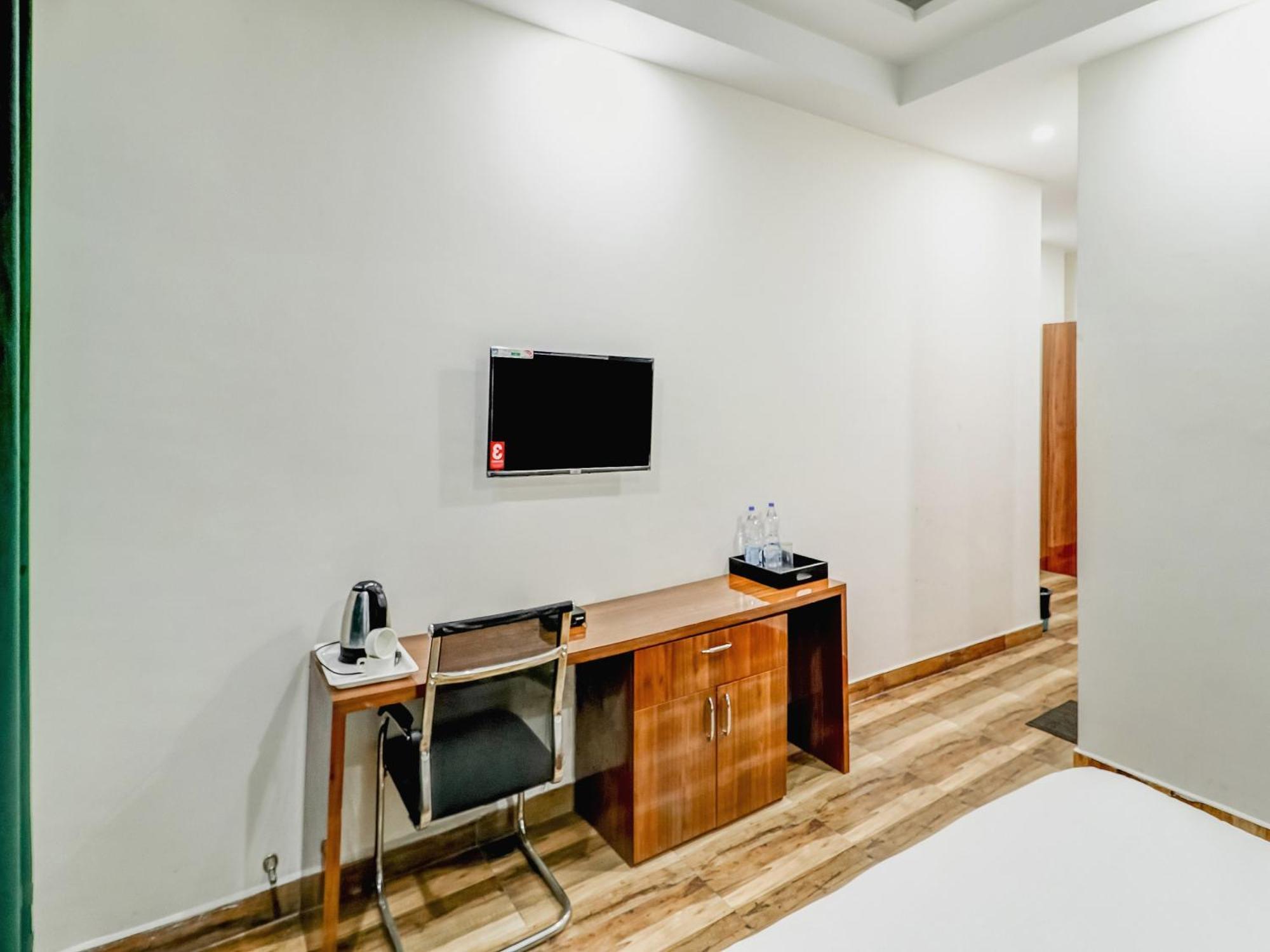 Townhouse Skylight Near Medanta Hospital Hotell Gurgaon Exteriör bild