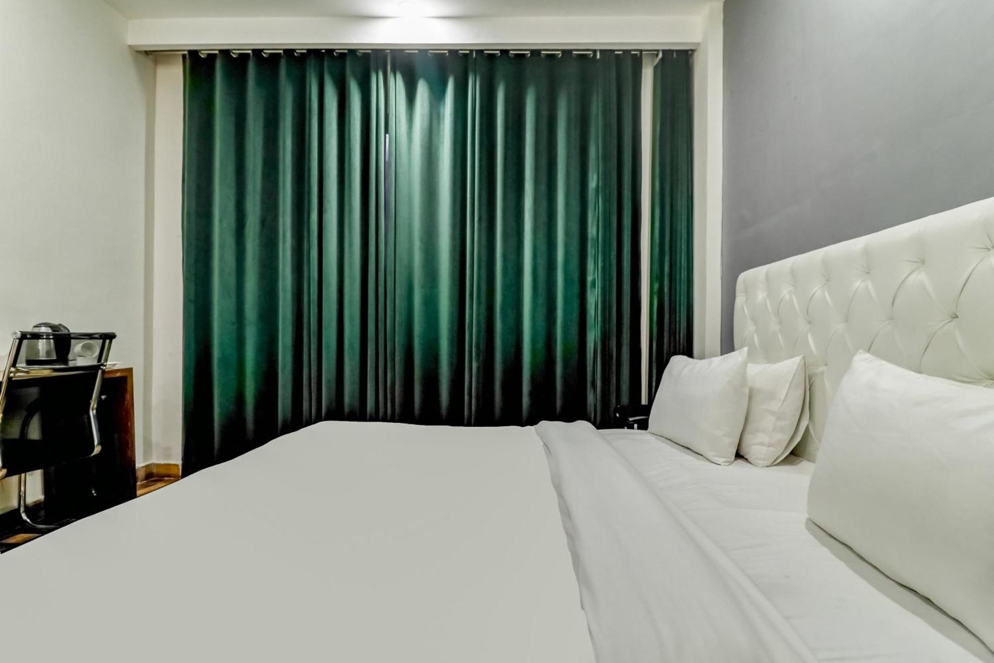 Townhouse Skylight Near Medanta Hospital Hotell Gurgaon Exteriör bild
