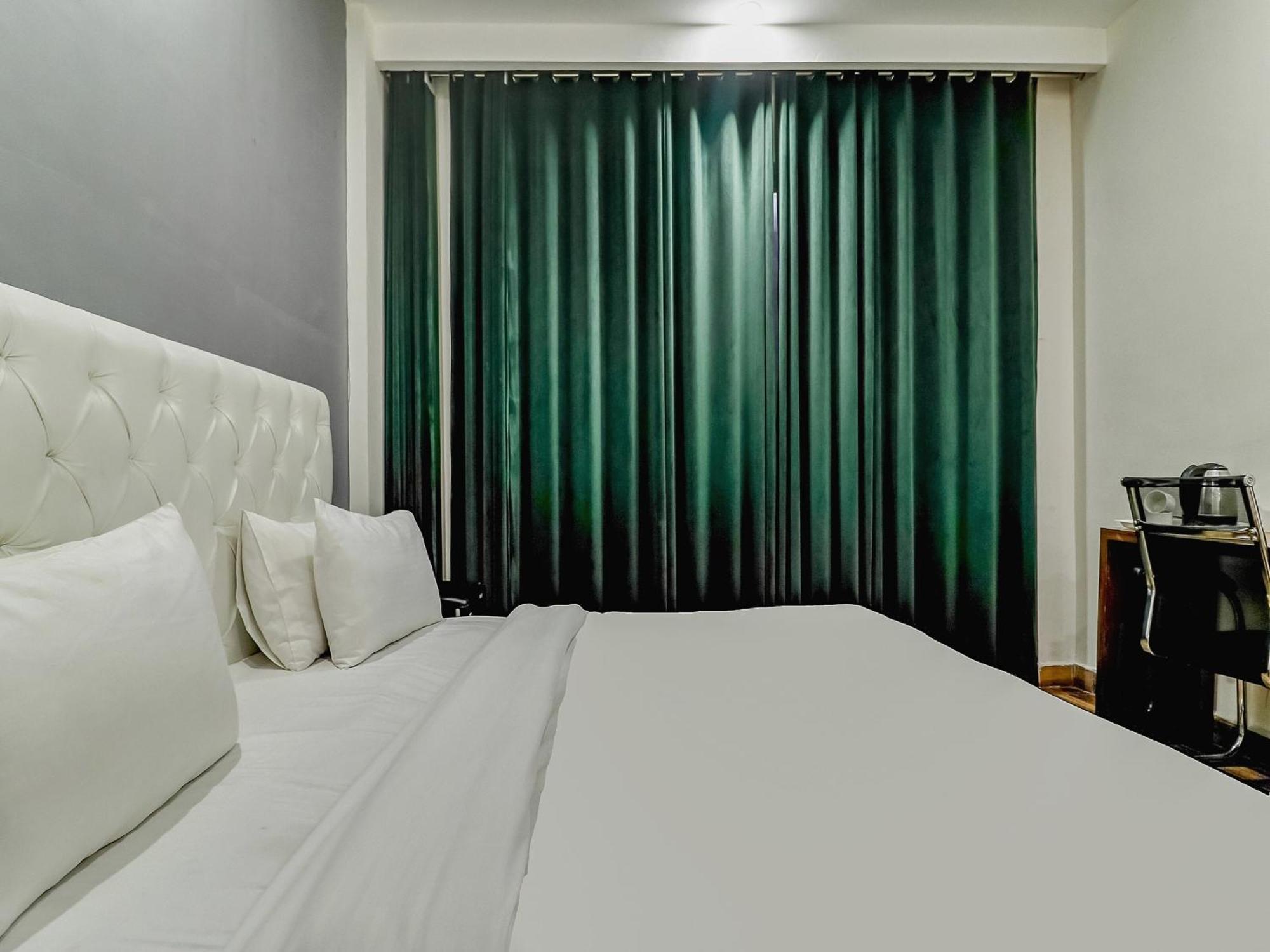 Townhouse Skylight Near Medanta Hospital Hotell Gurgaon Exteriör bild