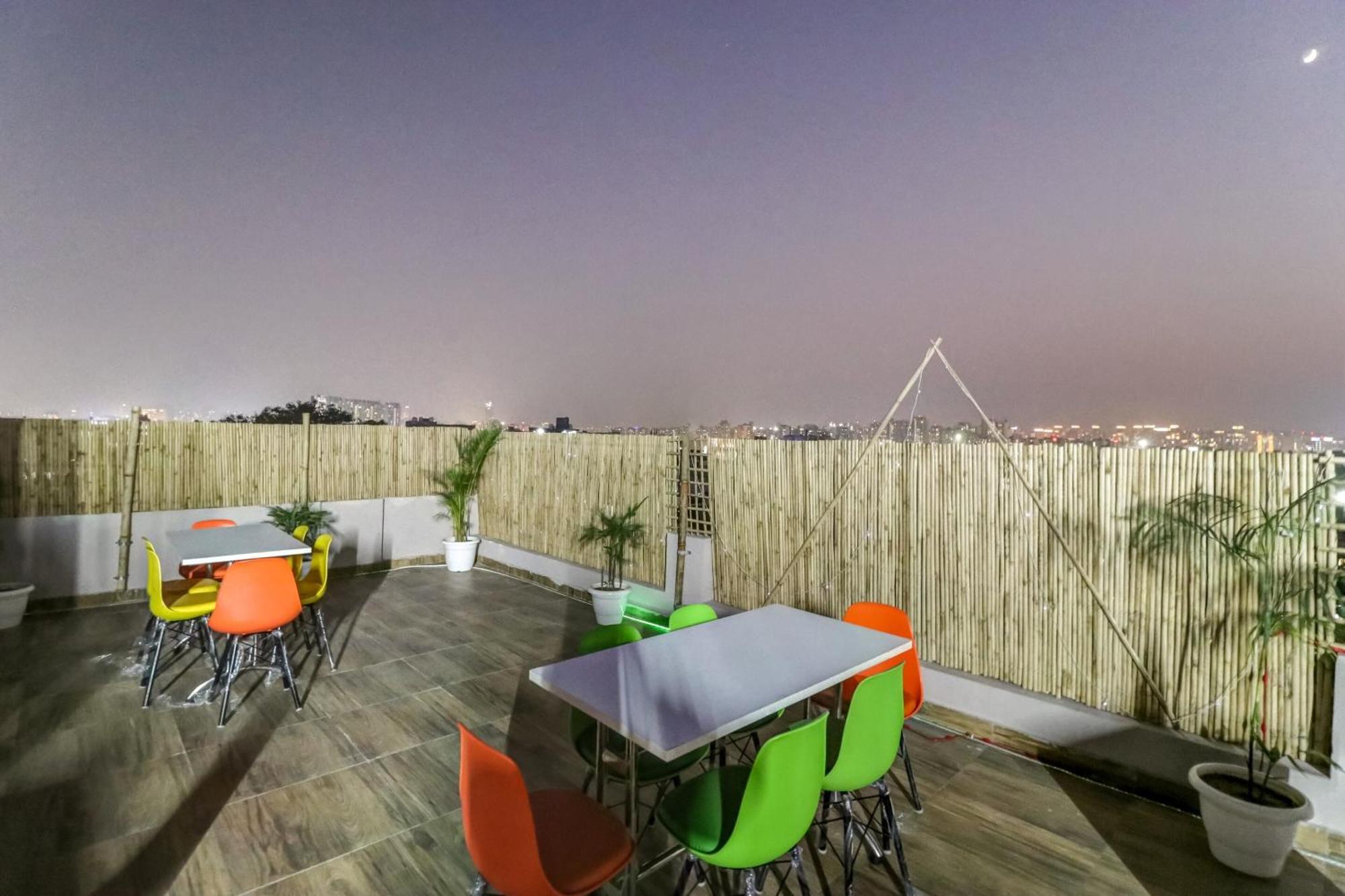 Townhouse Skylight Near Medanta Hospital Hotell Gurgaon Exteriör bild