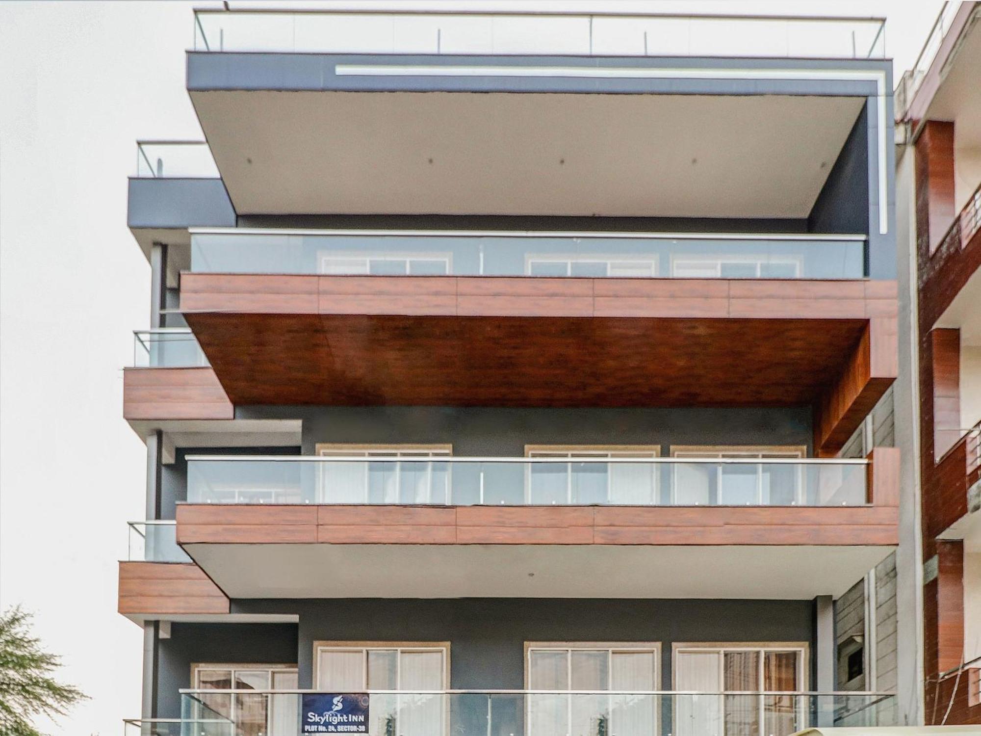 Townhouse Skylight Near Medanta Hospital Hotell Gurgaon Exteriör bild