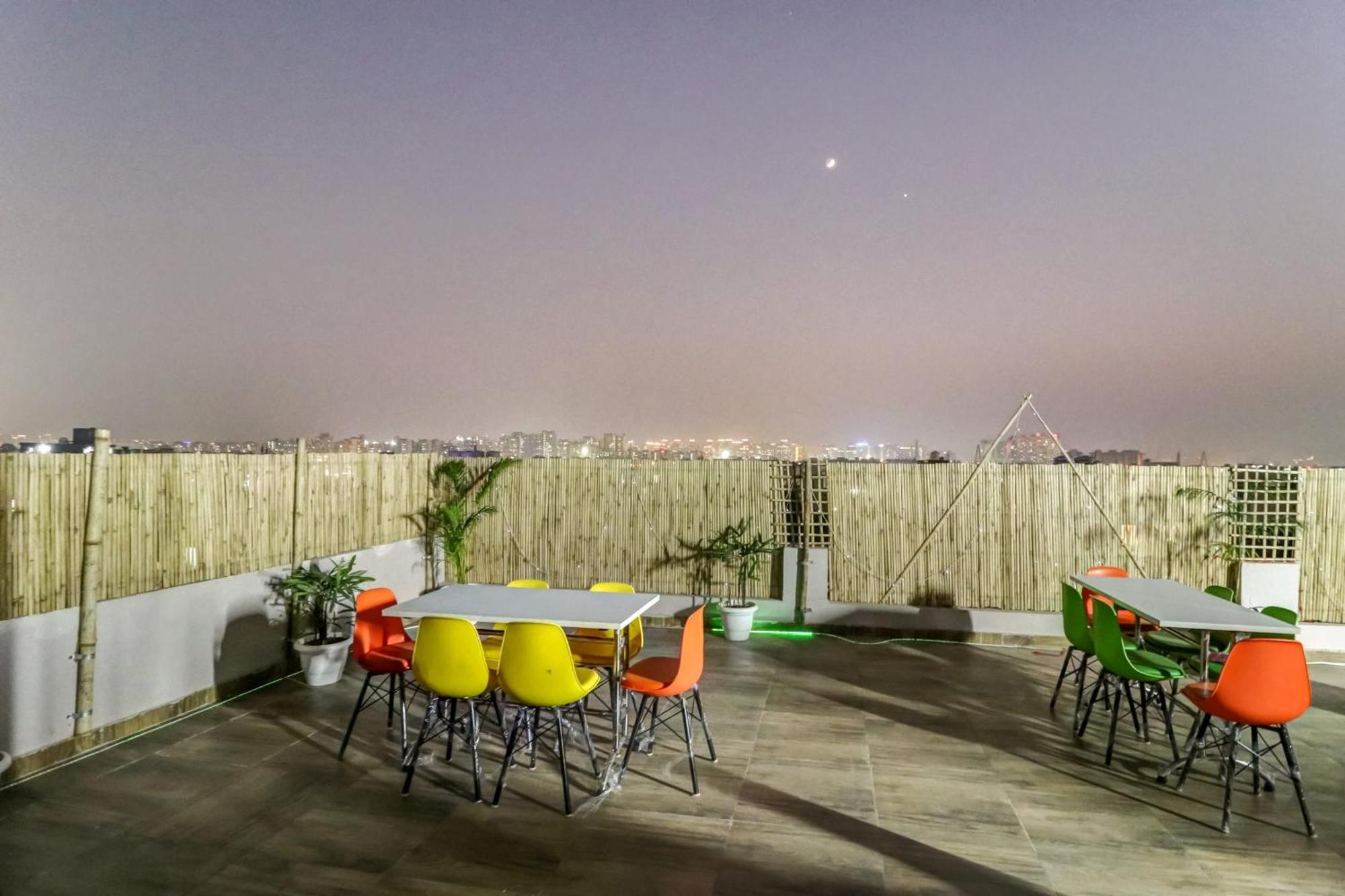 Townhouse Skylight Near Medanta Hospital Hotell Gurgaon Exteriör bild